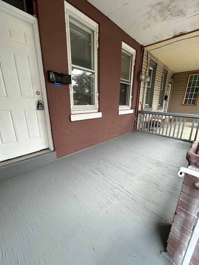 Building Photo - 3 BD / New renovation CO