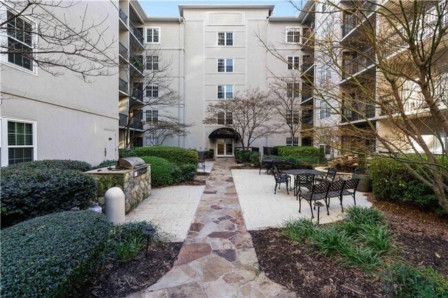 Building Photo - Peachtree Walk