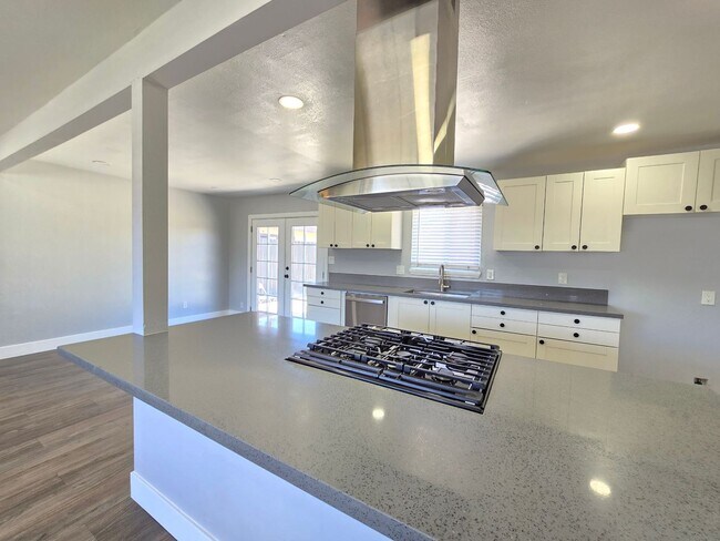 Building Photo - ? Modern 3-Bed, 2-Bath Home with Gorgeous ...