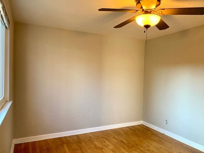 Building Photo - Beacon Hill 3 bedroom, 2 bath. 1 car garage with large storage loft.