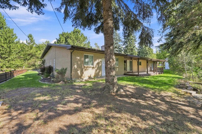 Building Photo - 650 Canyon Rd