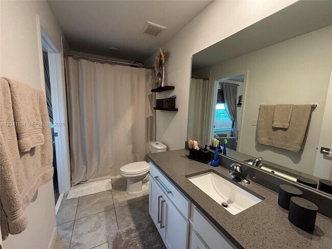 Building Photo - 6359 Sailpointe Ln