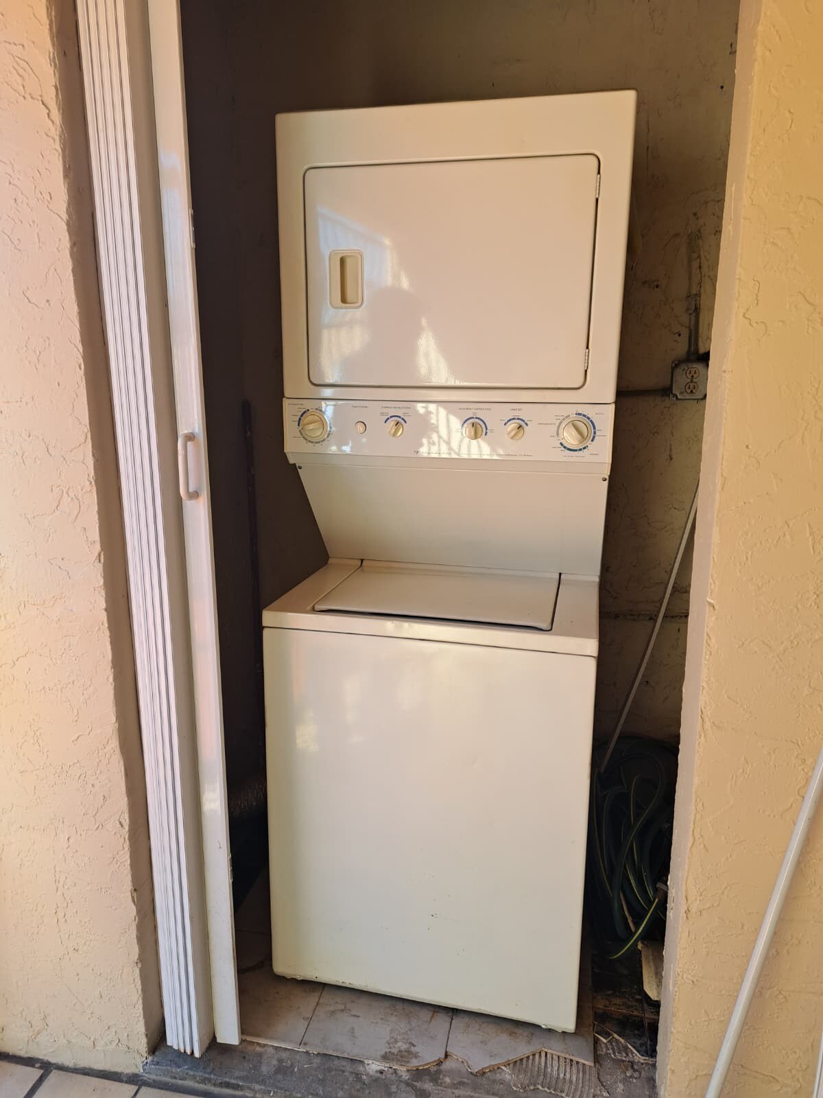 Washer/Dryer - 5525 W 26th Ct