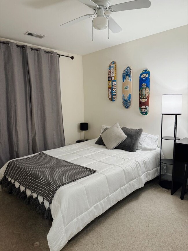 Building Photo - Spacious 2-Bedroom Townhome in Amenity-Ric...