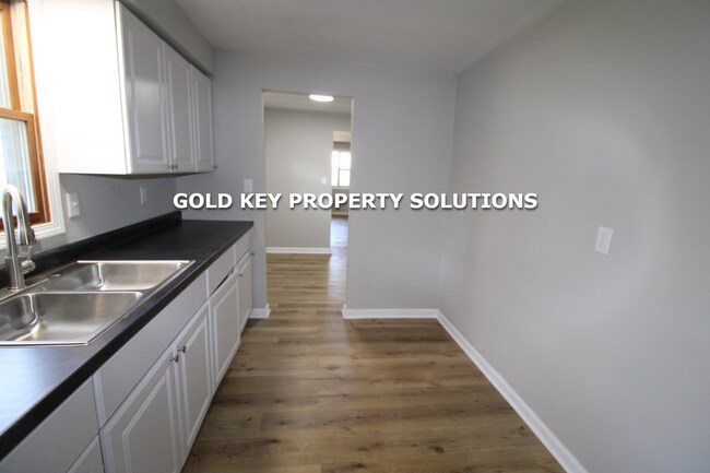 Building Photo - 3 BR 1 BA Brick Ranch with New Flooring an...