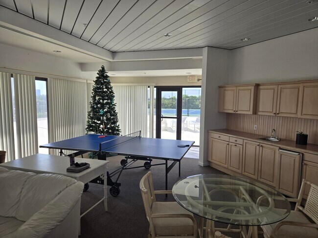 Building Photo - 5460 N Ocean Dr