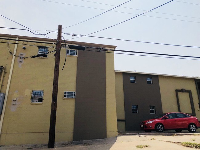 Building Photo - 3029 Lackland Rd