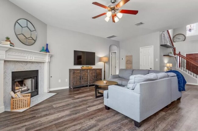 Building Photo - 3917 Links Ln