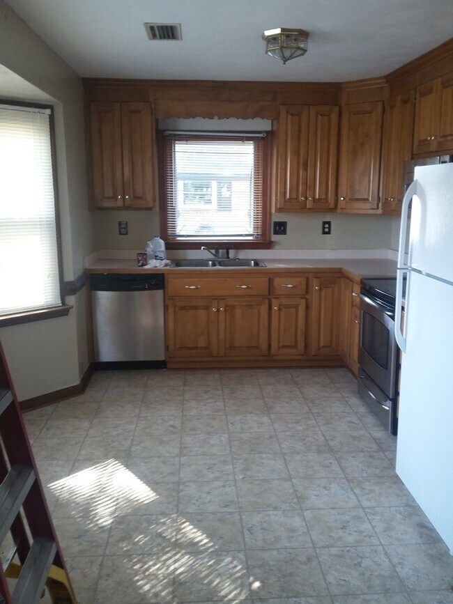 Building Photo - 2 Bedroom 2 Bathroom Townhome located in Great Bridge