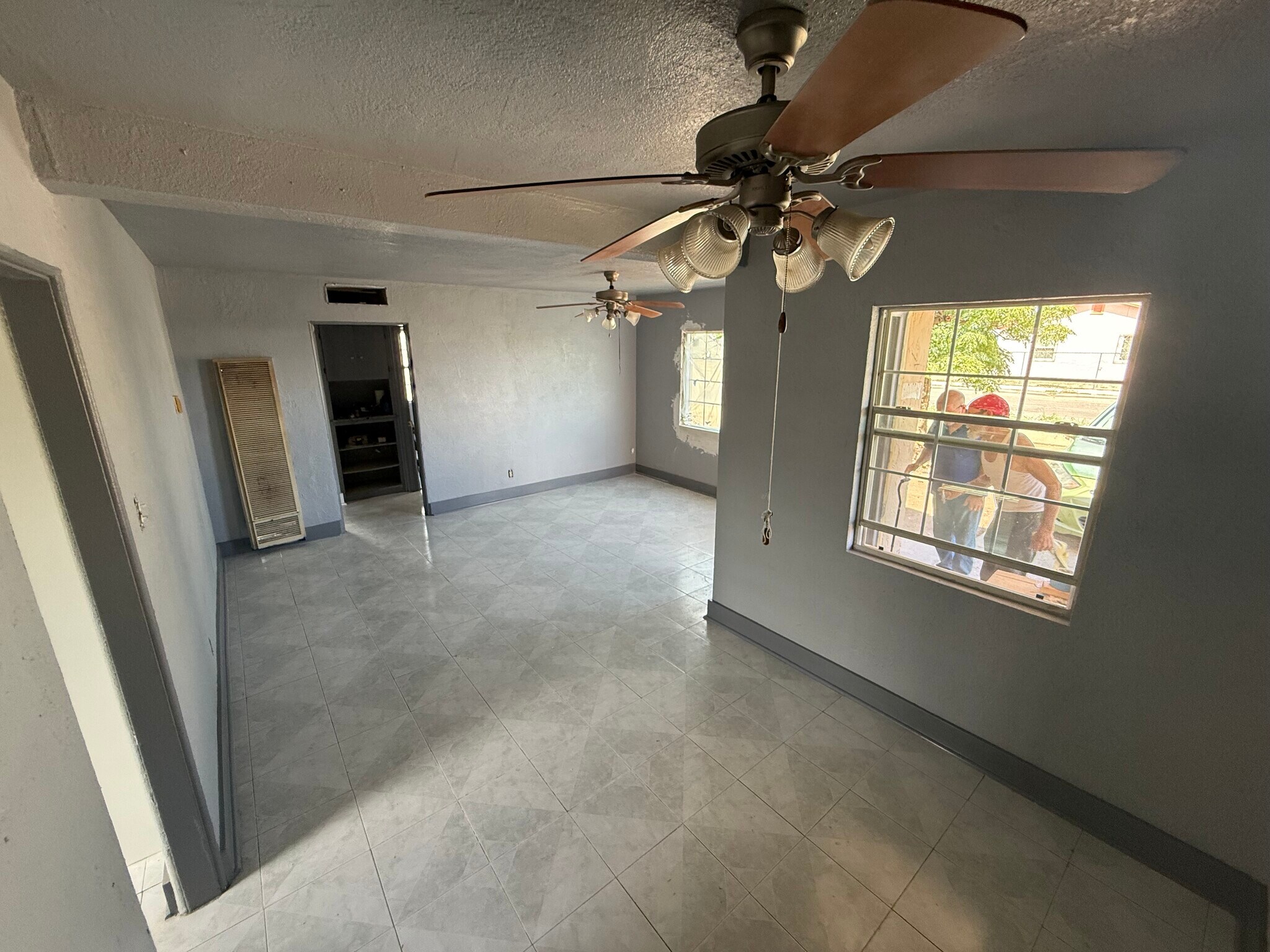 Living room - 609 Barcelona Dr