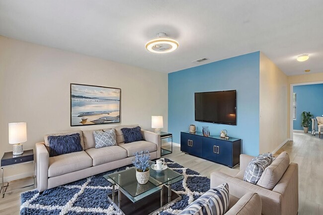 Building Photo - Spacious, sleek & central: 2Bedroom/2Bath condo in Daytona Beach!