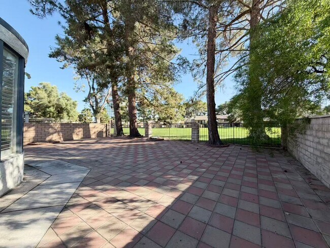 Building Photo - 3174 Bel Air Dr