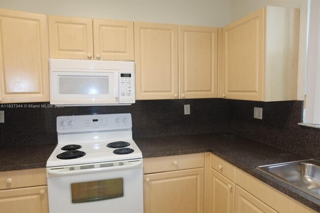 Building Photo - 185 Riverwalk Cir