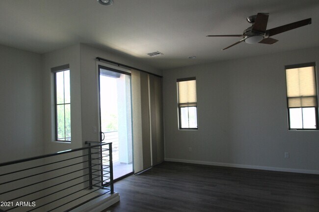 Building Photo - 2090 S Dorsey Ln