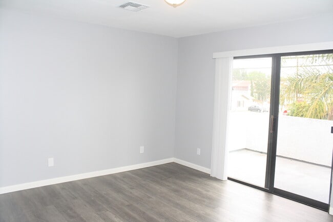 Building Photo - 20703 Roseton Ave