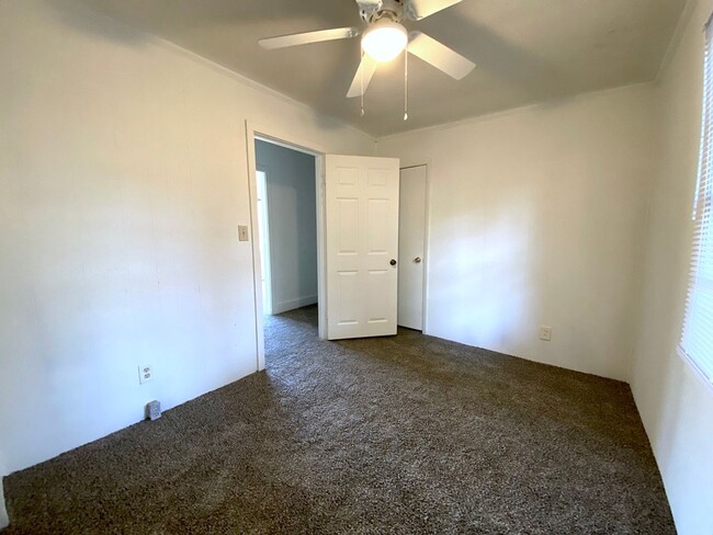 Building Photo - 3 BD/ 1BA Hidden Gem!