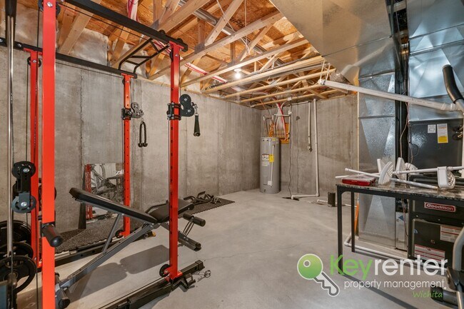 Building Photo - NOVEMBER FREE RENT!! 5 Bedroom 3 Bath Home...