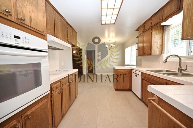 Building Photo - 412 W Sample Ave
