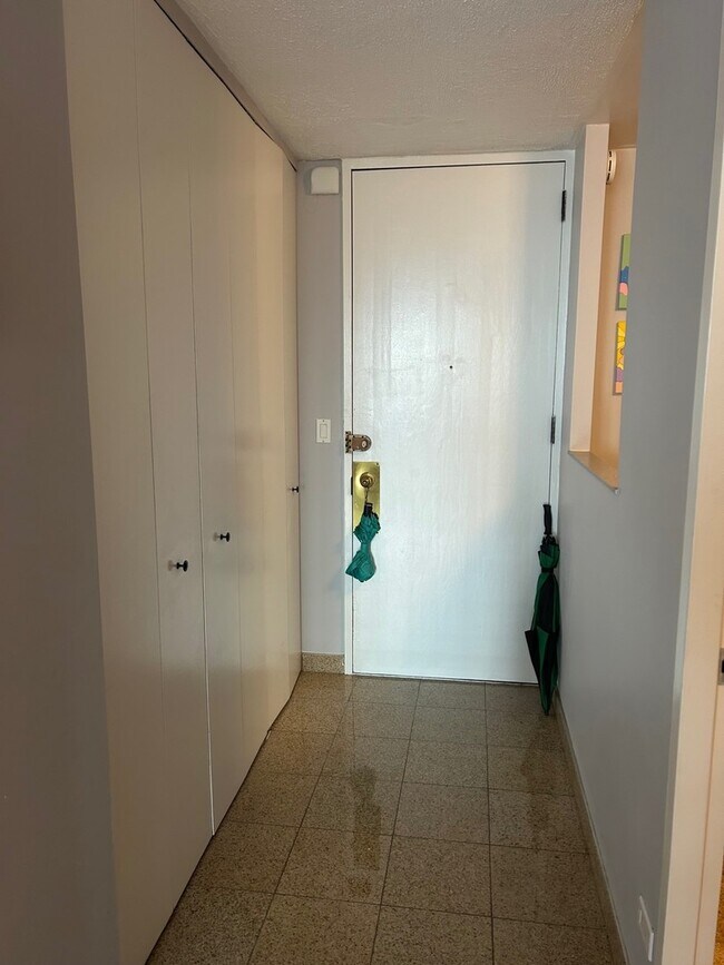 Building Photo - 720 W Gordon Terrace