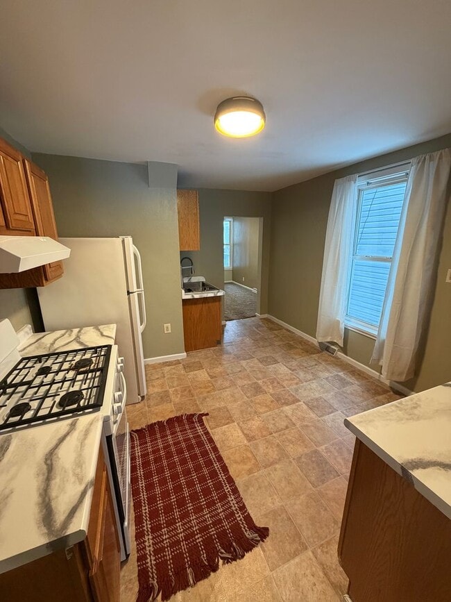 Building Photo - AVAILABLE NOW - 4 bed/1.5 bath Home In Superior