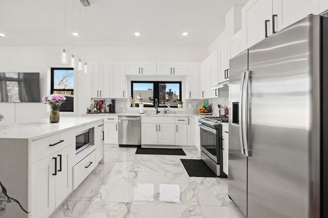 Building Photo - 121 Prospect St