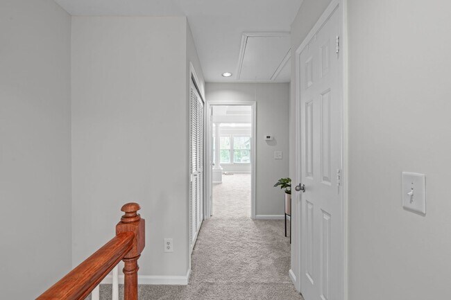 Building Photo - Stylish 2BR+Office (Optional 3rd Bedroom),...