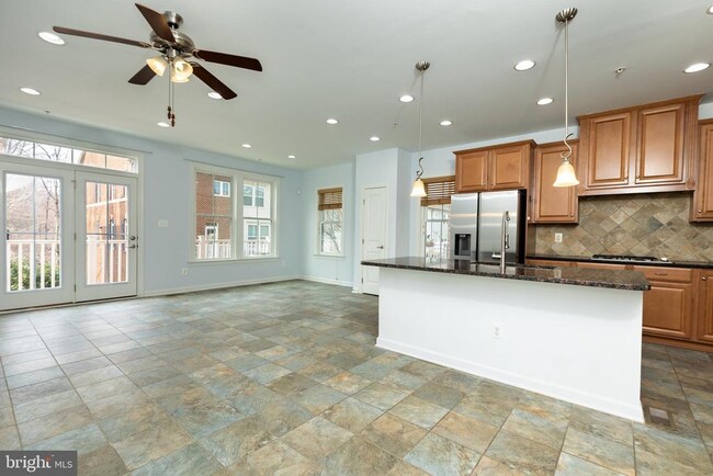 Building Photo - 336 Grand St