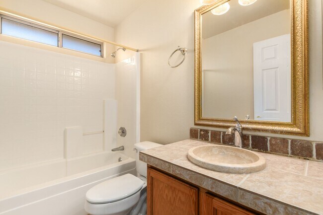 Building Photo - Spacious 3 Bed, 2 Bath Home in Boulder Creek