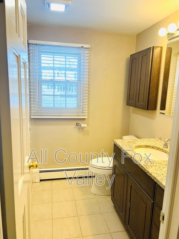 Building Photo - 762 E Hillside Ave