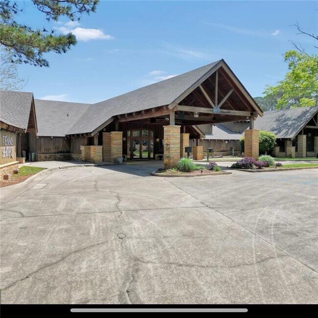 Building Photo - 159 River N Blvd