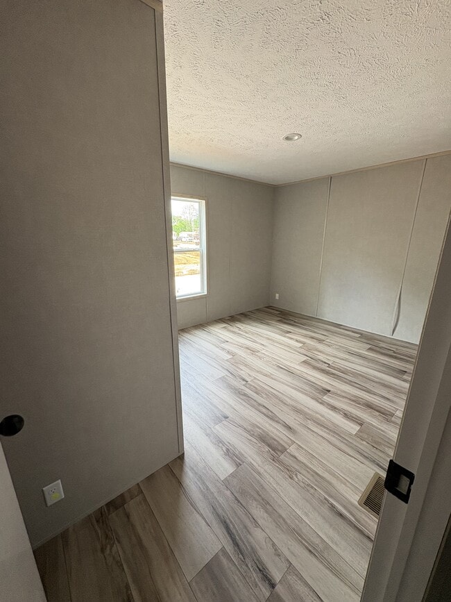 Building Photo - 507 Mercedes St