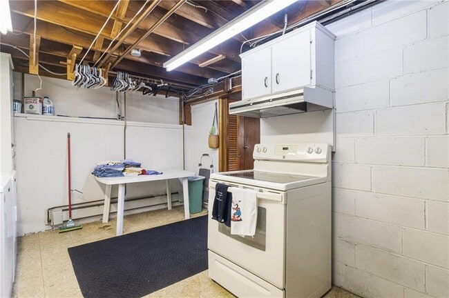 Building Photo - 27 Westwood Dr