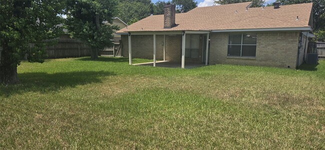 Building Photo - 15923 Boulder Oaks Dr