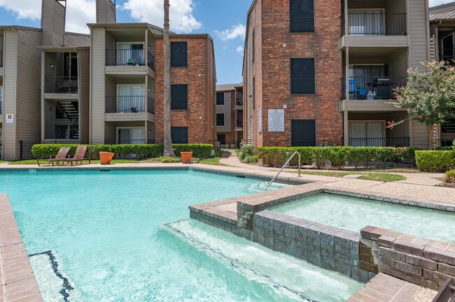 Building Photo - Huntington Glen