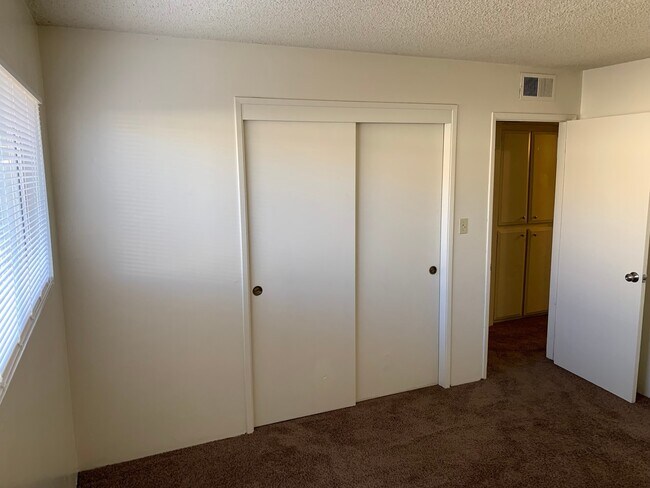 Building Photo - 3013 N Half Moon Dr