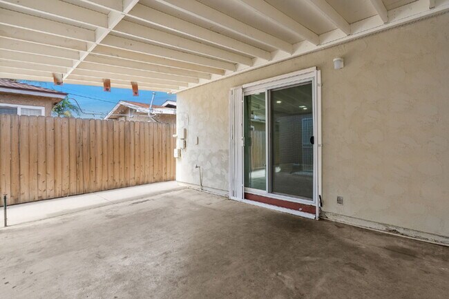Building Photo - Spacious 3BR Retreat in the Heart of Cherokee Point