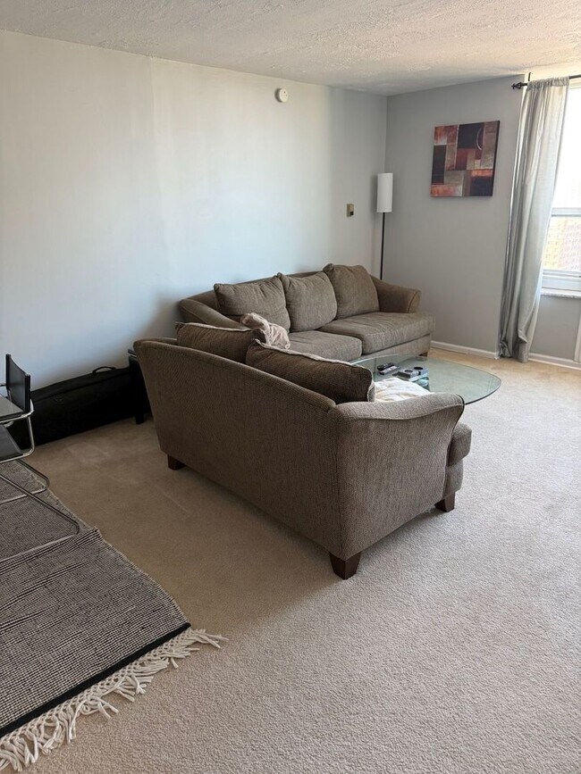 Building Photo - 720 W Gordon Terrace