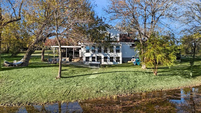 Building Photo - 260 McGraw Ln