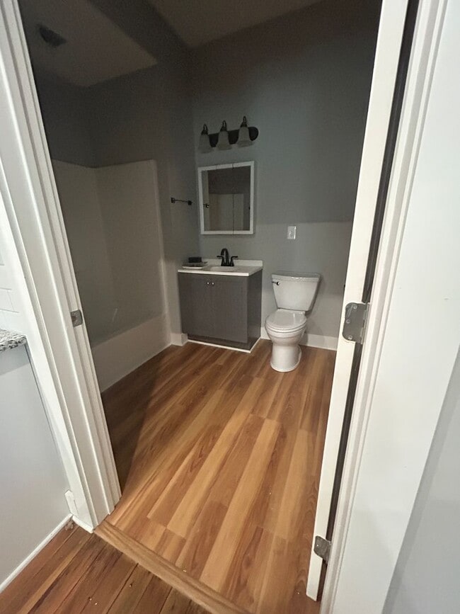 Building Photo - 839 Locust St