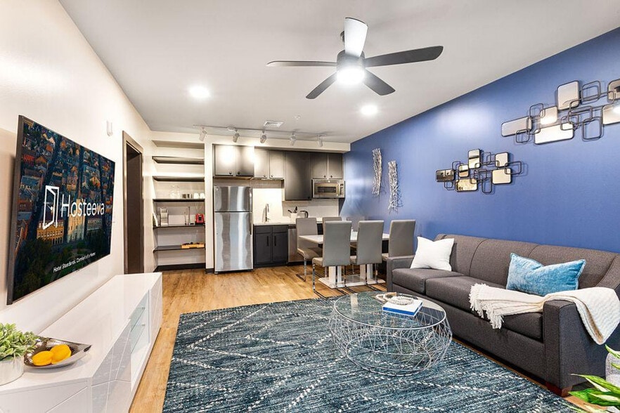 Building Photo - 611 Commerce St