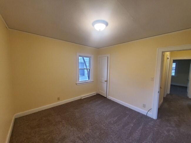 Building Photo - 2 Bedroom House