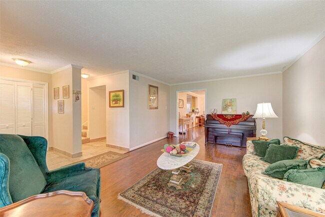 Building Photo - 824 Wax Myrtle Ln