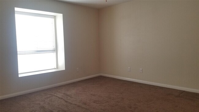 Building Photo - 8415 Hearth Dr