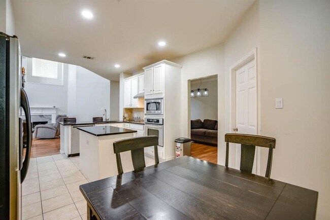 Building Photo - 2617 Black Canyon Dr