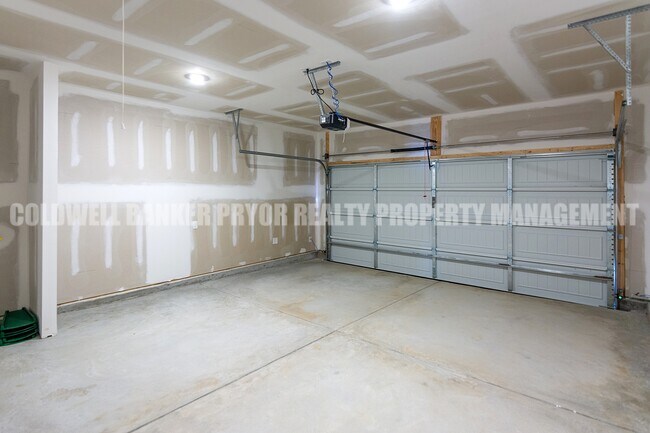 Building Photo - 7492 Bendire Lp