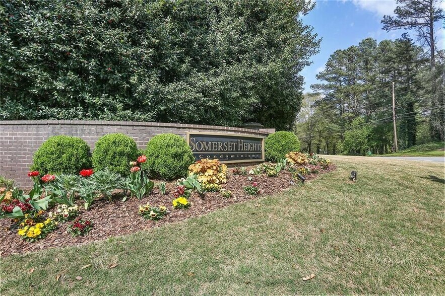 outside2 - 1501 Clairmont Rd