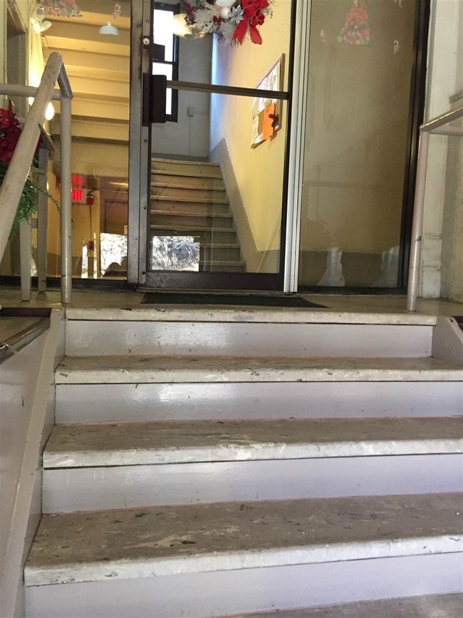 Building Photo - 787 Summit Ave