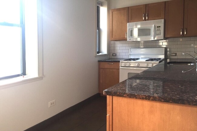 Interior Photo - 5400-5406 S. Maryland Avenue