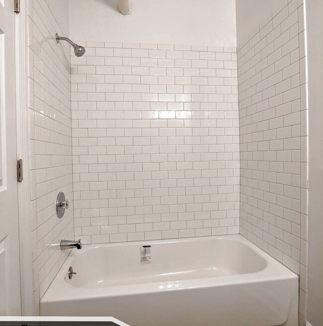 Building Photo - 1542 N Kedzie Ave