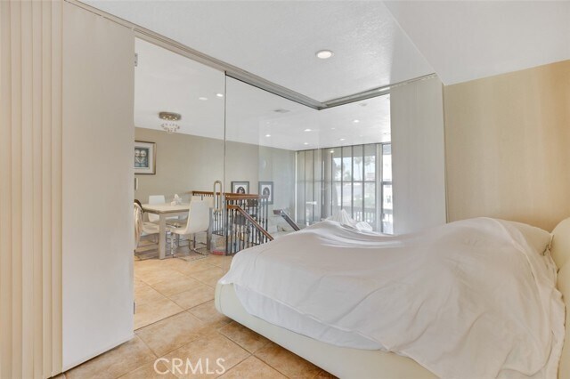 Building Photo - 7235 Marina Pacifica Dr S